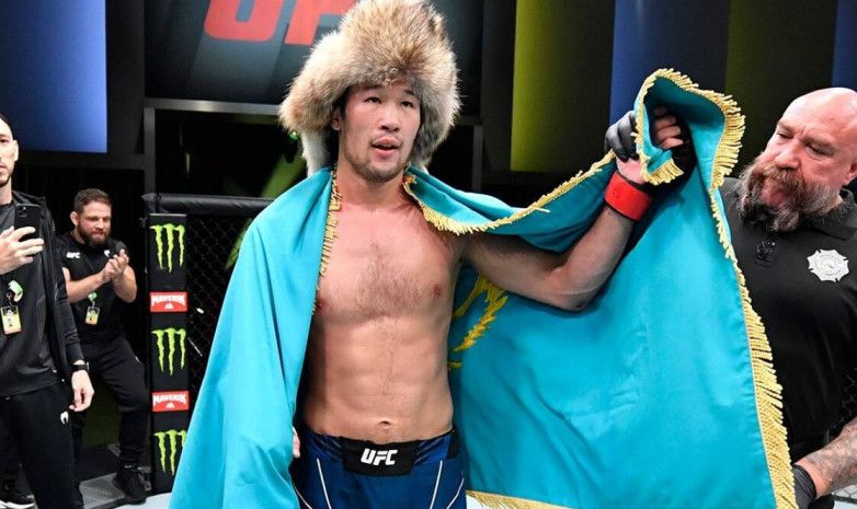 Бывший чемпион UFC впечатлен финишером из Казахстана