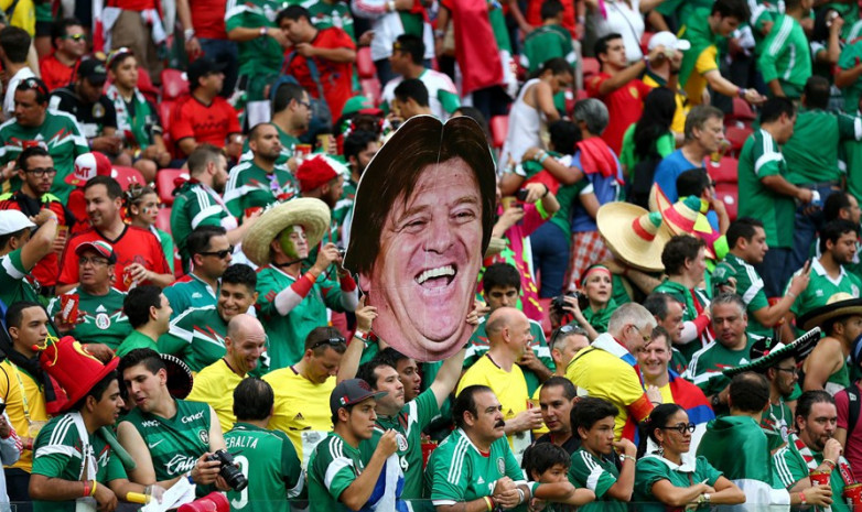 Мексиканский вратарь забил сумасшедший гол на последних минутах матча. ВИДЕО