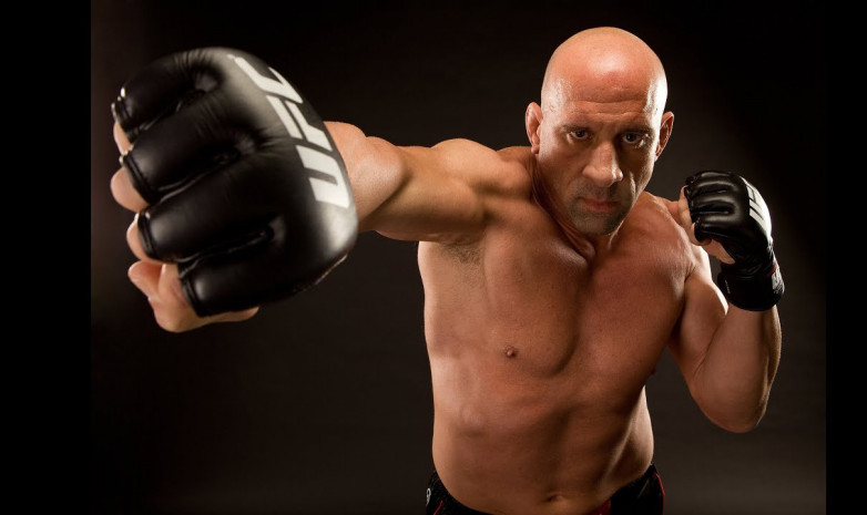 58-летний первый чемпион UFC Колман дебютирует в боксе