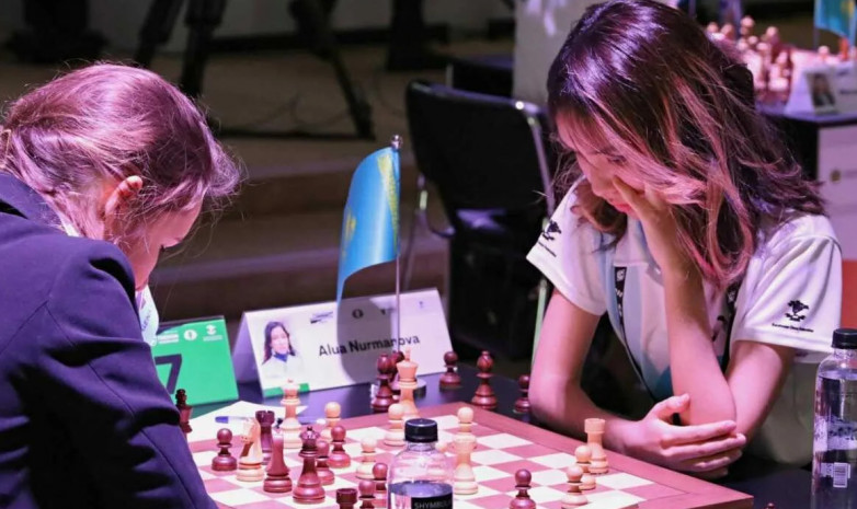 16-летняя казахстанская шахматистка сенсационно обыграла чемпионку мира из Китая 