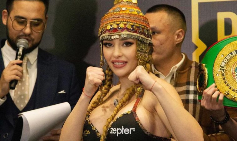 Самая сексуальная боксерша обратилась к болельщикам на казахском языке перед защитой титула WBC