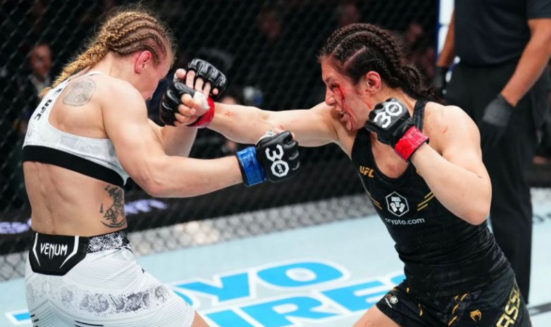 Экс-чемпионка UFC из Кыргызстана подтвердила, что дралась с переломом 