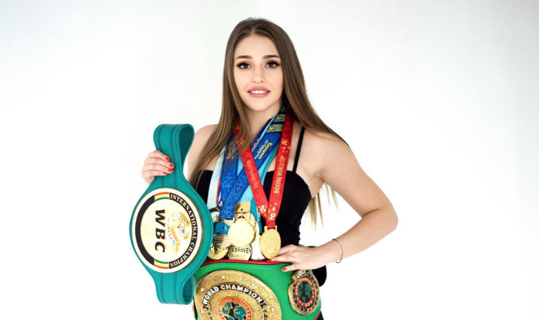 Самая сексуальная боксерша Казахстана заявила о воровстве в титульном бое