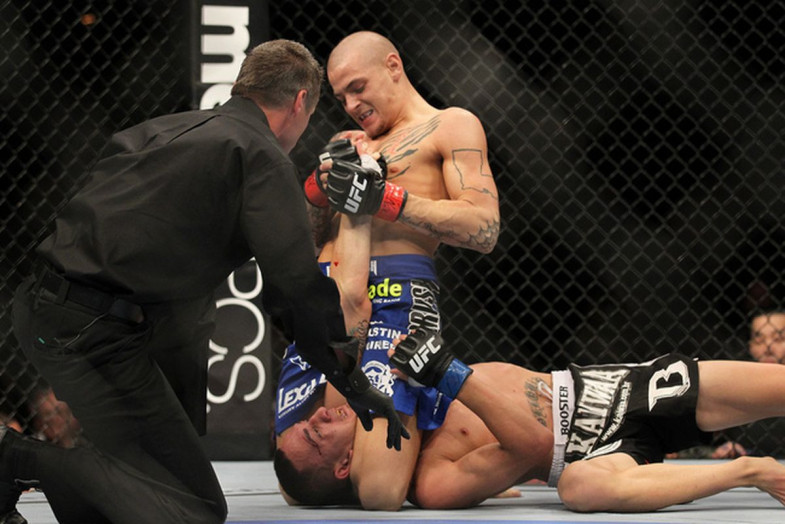 4 февраля 2012 - Макс Холлоуэй дебютировал в UFC с поражения Дастину Порье