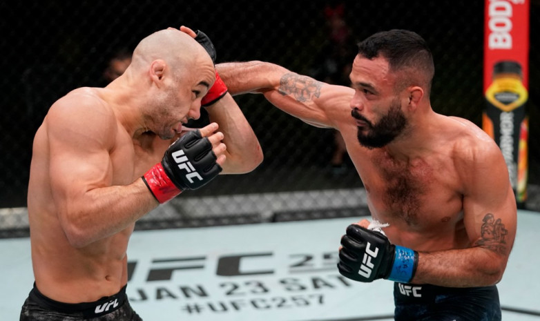 Fight Video: Marlon Moraes vs. Rob Font