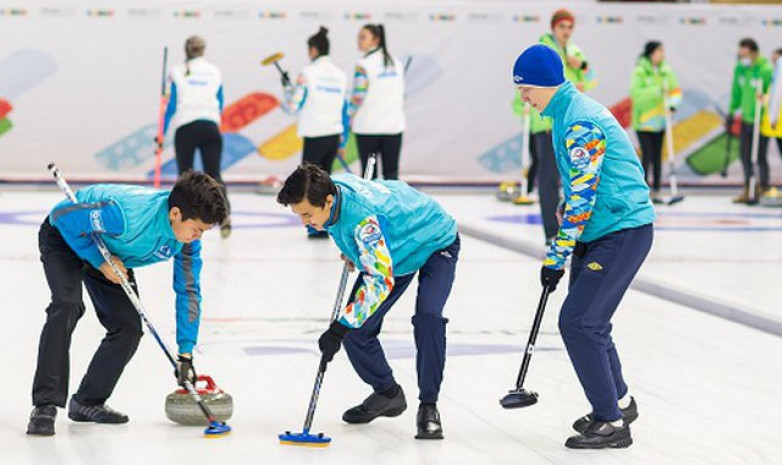 Сборная Казахстана проиграла Швеции на юниорском ЧМ по керлингу
