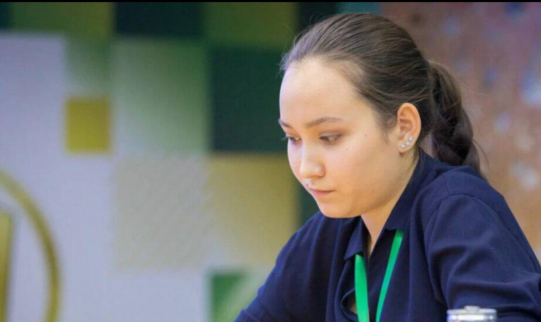 Лучшая шахматистка Казахстана занялась боксом