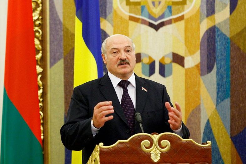 Батька Лукашенко рвет с Украиной, чтобы угодить Москве