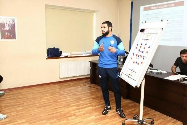 35-летний Садыхов стал в прошлом сезоне чемпионом как футболист в составе «Карабаха» в премьер-лиге, так и тренер в Лиге U-19