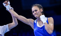Алуа Балкибекова стала серебряной призеркой ЧМ-2022 по боксу
