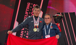 Эмил Молдодосов - серебряный призер чемпионата Азии по тяжелой атлетике